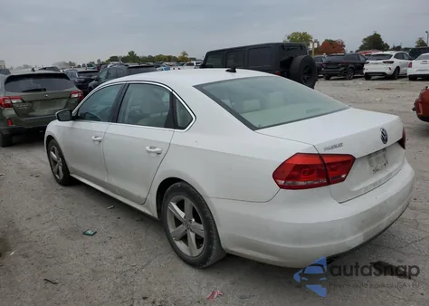2013 Volkswagen Passat Se z USA, uszkodzony, nr VIN 1VWBP7A35DC091306